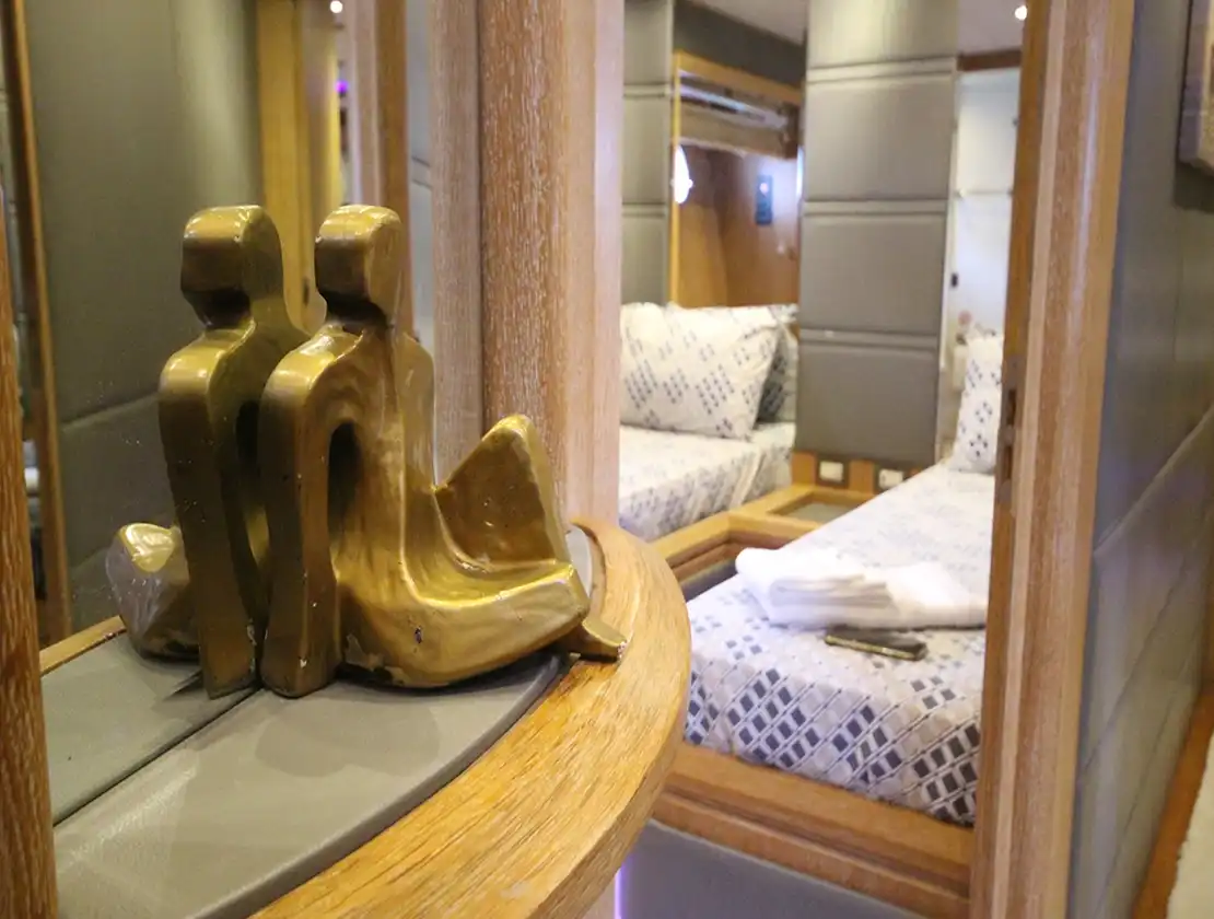 Antalya Yacht Rental Azimut Leonardo 98 